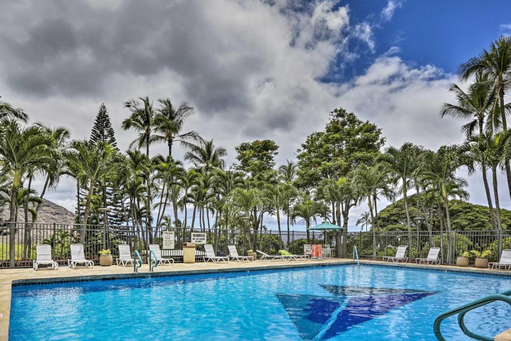 Lush Condo with Community Pool, 1 Mi to Beach!